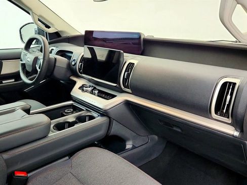 Used 2025 Ford Expedition Max Active image 26