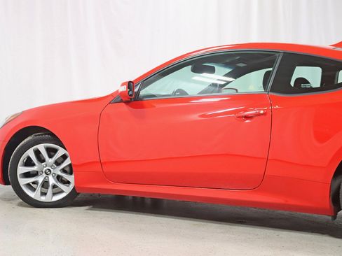 Used 2015 Hyundai Genesis 3.8 image 11