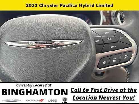 Used 2023 Chrysler Pacifica Limited FWD image 13