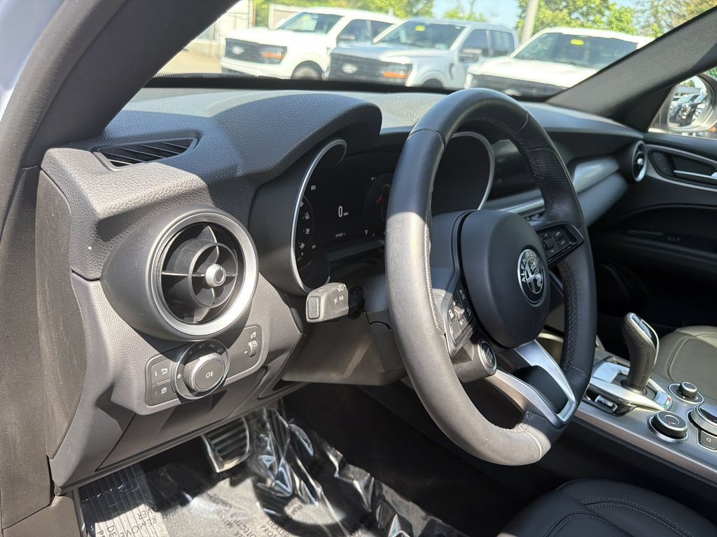 Used 2024 Alfa Romeo Stelvio Ti AWD/4WD image 20