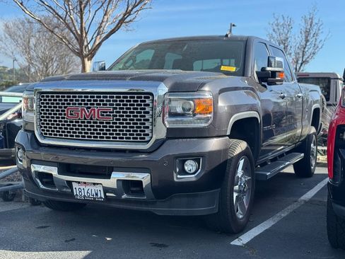 Used 2015 GMC Sierra 2500 Denali w/ Duramax Plus Package image 2