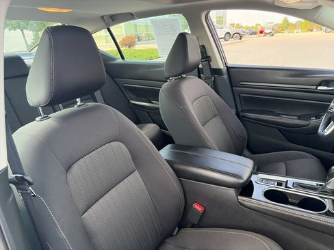 Used 2024 Nissan Altima 2.5 SV w/ SV Premium Package FWD image 12