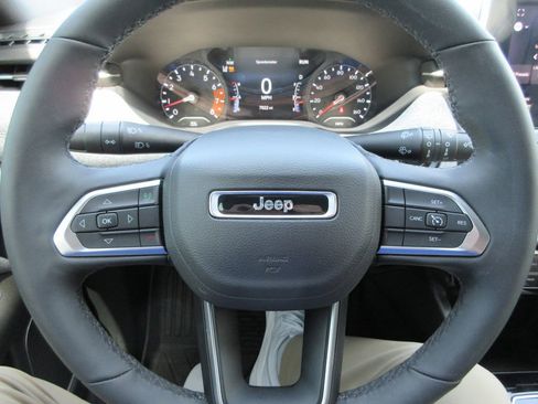 Used 2024 Jeep Compass Latitude w/ Sun and Sound Group AWD/4WD image 25