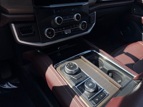 Used 2023 Ford Expedition Limited image 19