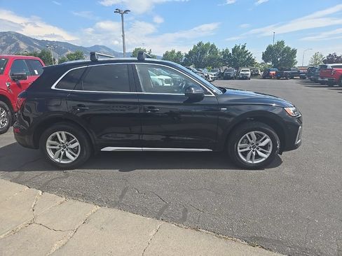 Used 2022 Audi Q5 2.0T Premium w/ Convenience Package AWD/4WD image 4