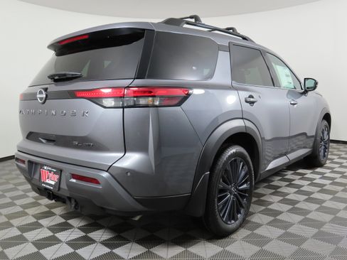 New 2026 Nissan Pathfinder SL image 3