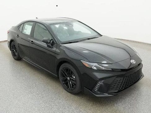 New 2026 Toyota Camry Hybrid FWD image 12