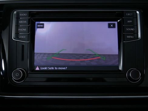 Used 2018 Volkswagen Beetle 2.0T SE image 34