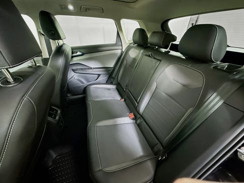 Used 2024 Volkswagen Taos SE image 28