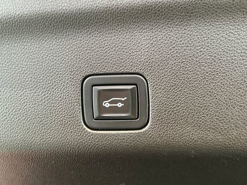 Used 2021 Chevrolet Tahoe Z71 w/ Luxury Package AWD/4WD image 52