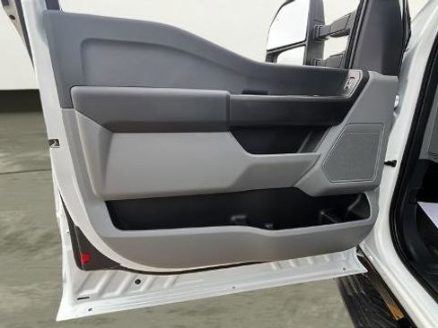 Certified 2023 Ford F250 XL w/ XL Chrome Package image 16