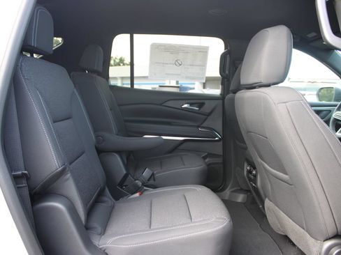 New 2027 Chevrolet Traverse LT w/ Driver Confidence Package FWD image 33