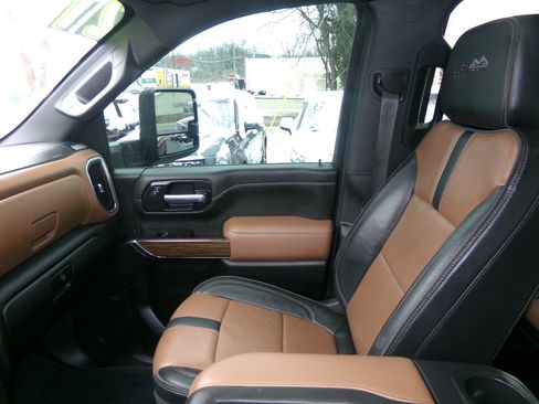 Used 2021 Chevrolet Silverado 2500 High Country w/ Z71 Off-Road Package image 15