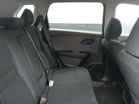 Used 2023 Nissan Rogue S AWD/4WD image 10