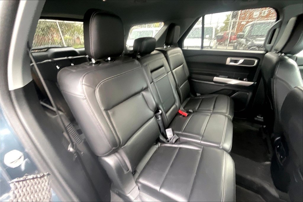 Used 2024 Ford Explorer XLT w/ Equipment Group 202A AWD/4WD image 26