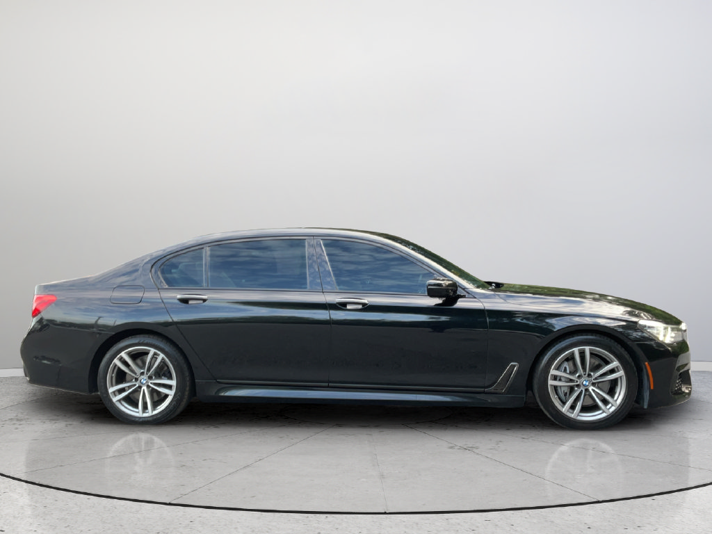 Used 2018 BMW 740i RWD image 9