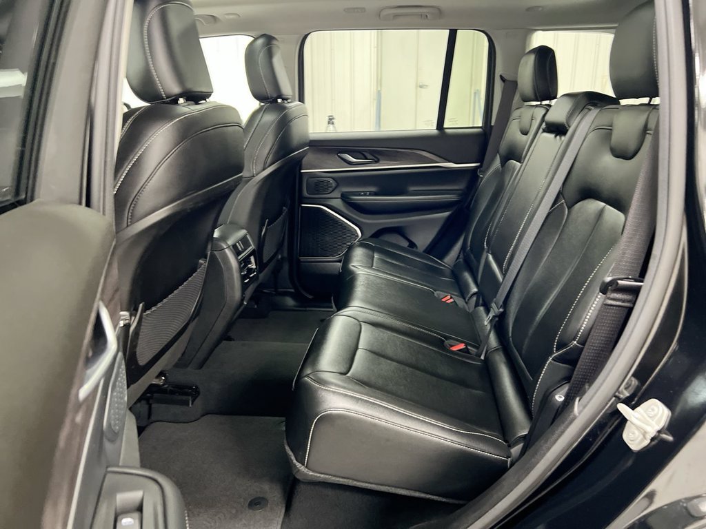 Used 2024 Jeep Grand Cherokee Limited AWD/4WD image 24
