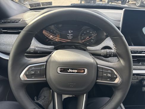 Used 2024 Jeep Compass Latitude w/ Convenience Group image 17