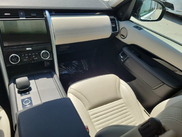 Used 2024 Land Rover Discovery S AWD/4WD image 18