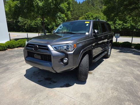Used 2022 Toyota 4Runner SR5 Premium w/ Moonroof Package RWD image 8