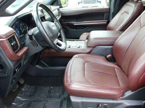 Used 2024 Ford Expedition Limited AWD/4WD image 11
