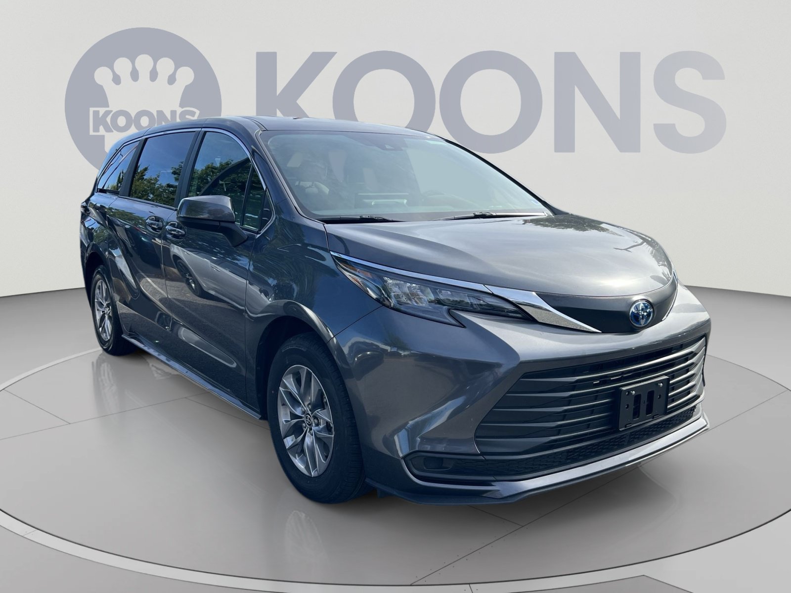 Used 2025 Toyota Sienna LE FWD image 7
