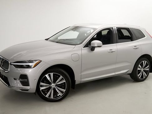 Certified 2023 Volvo XC60 T8 Ultimate w/ Climate Package AWD/4WD image 3