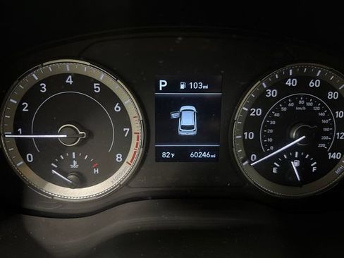 Used 2022 Hyundai Venue SE FWD image 2
