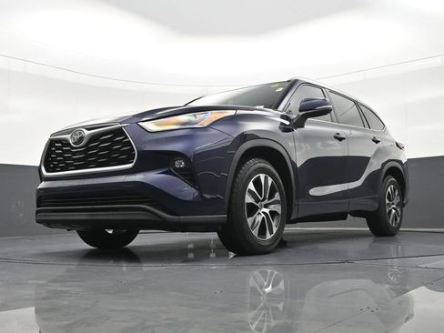 Used 2021 Toyota Highlander XLE FWD image 25