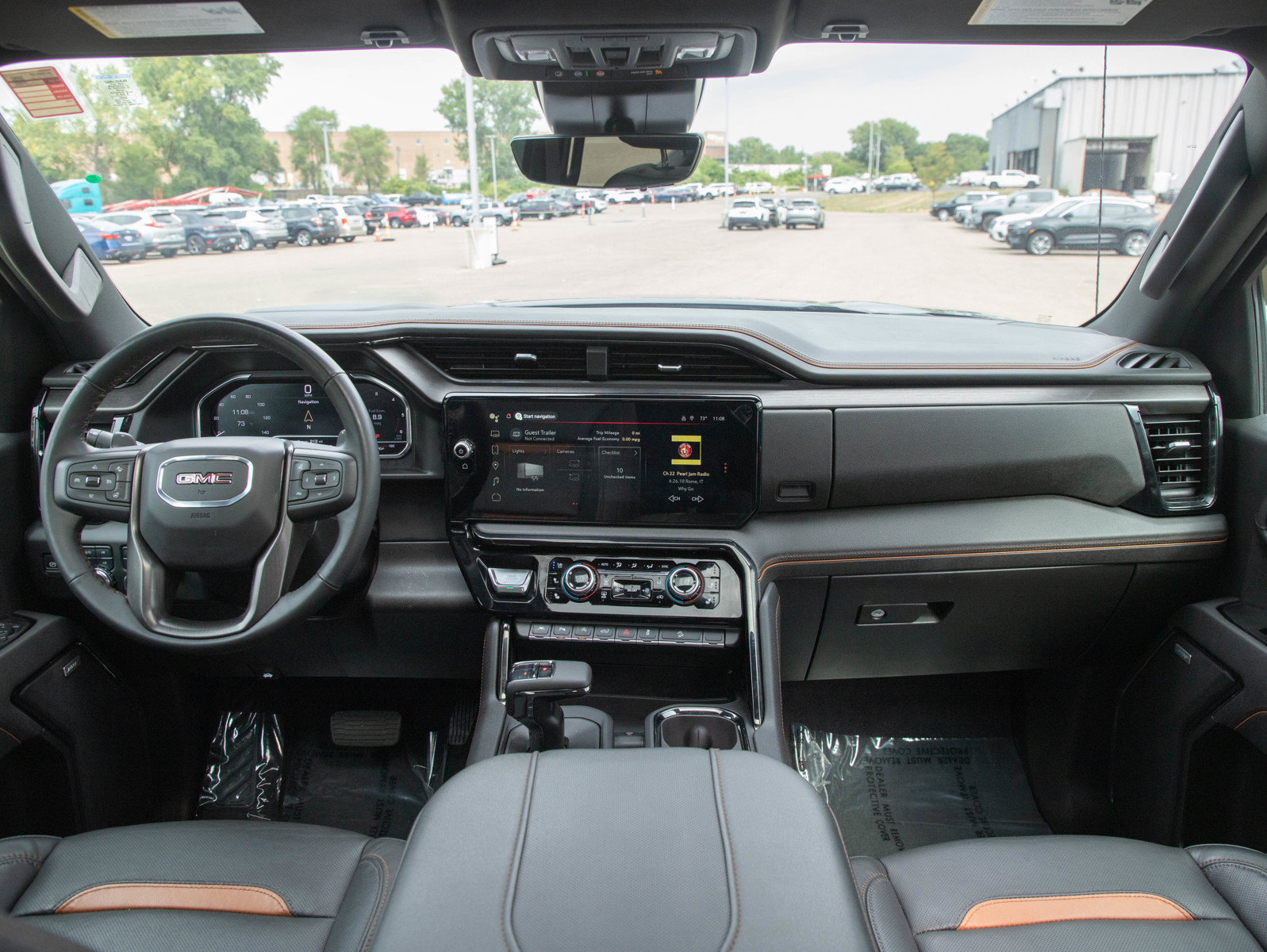 Used 2025 GMC Sierra 1500 AT4 w/ Technology Package AWD/4WD image 13