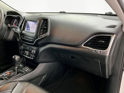 Used 2020 Jeep Cherokee Latitude Plus image 21