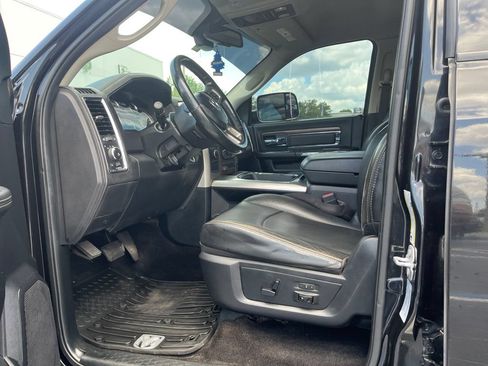 Used 2017 RAM 3500 Laramie w/ Convenience Group AWD/4WD image 6