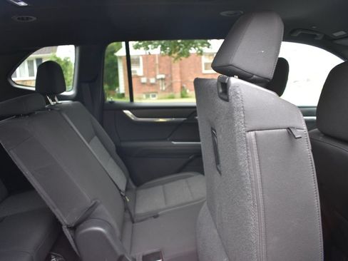 Used 2025 GMC Acadia Elevation AWD/4WD image 29