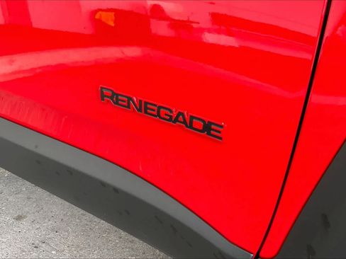 Used 2022 Jeep Renegade Latitude w/ Convenience Group AWD/4WD image 10