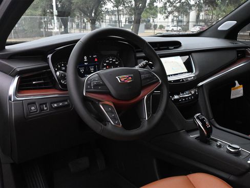 New 2026 Cadillac XT5 Premium Luxury w/ Driver Assist Package image 17