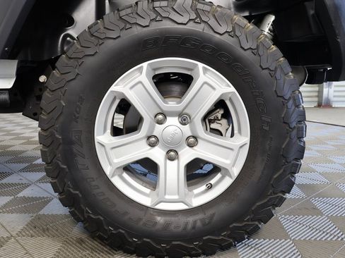 Used 2018 Jeep Wrangler Unlimited Sport S AWD/4WD image 15