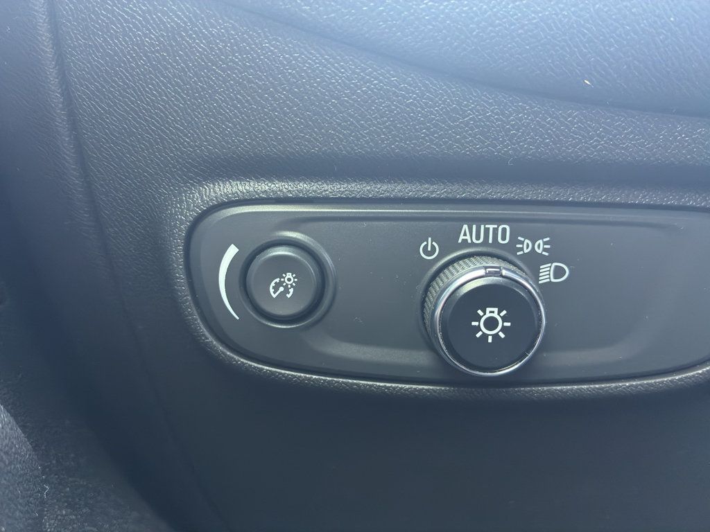 Used 2023 Chevrolet Equinox RS FWD image 24