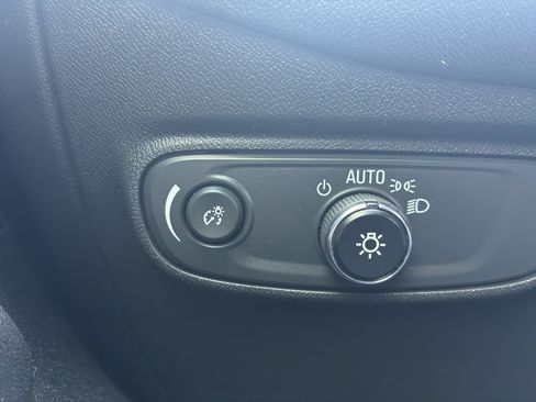 Used 2023 Chevrolet Equinox RS FWD image 24