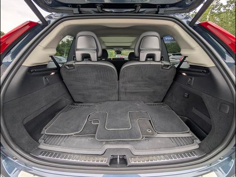 Certified 2025 Volvo XC90 B5 Core w/ Protection Package Premier AWD/4WD image 9