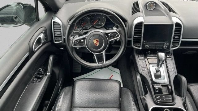Used 2017 Porsche Cayenne AWD/4WD image 10