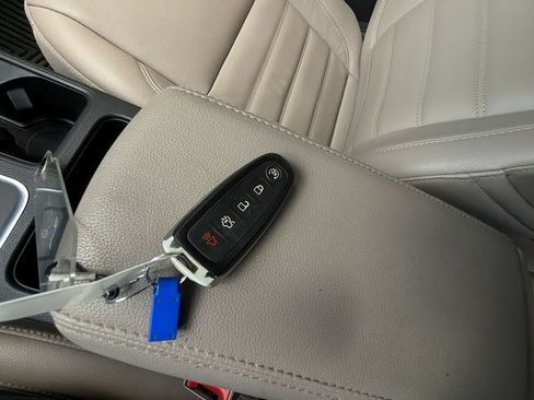 Used 2017 Ford Escape Titanium FWD image 32