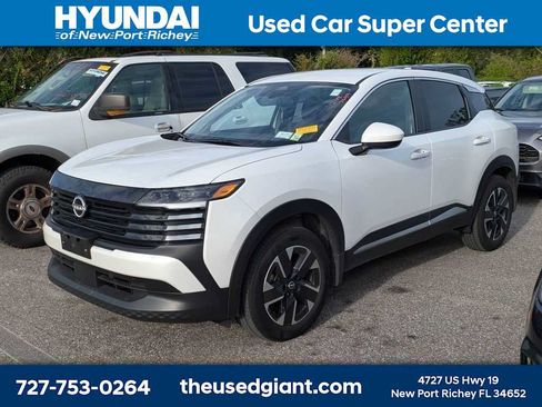 Used 2025 Nissan Kicks SV AWD/4WD image 1