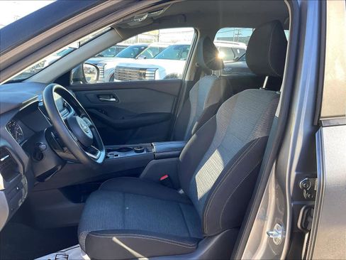 Used 2023 Nissan Rogue SV image 10