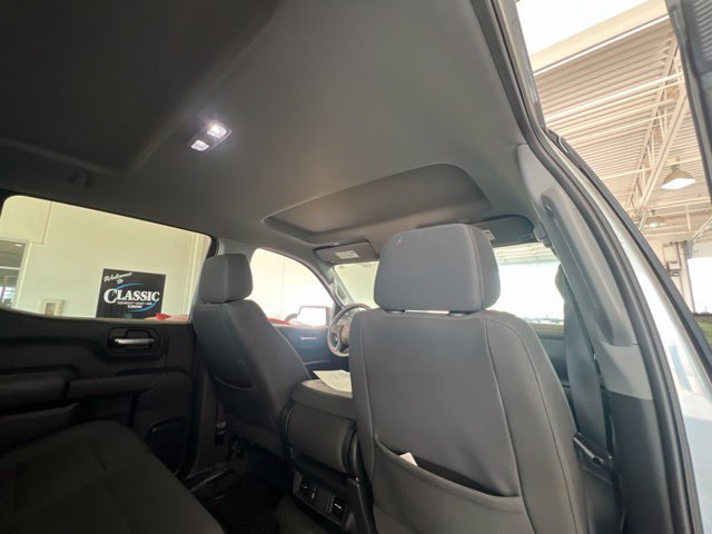 Used 2025 Chevrolet Silverado 1500 Custom Trail Boss w/ LPO, Dark Essentials Package AWD/4WD image 9