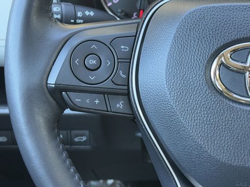 Used 2022 Toyota RAV4 XLE Premium image 33