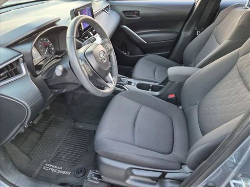Used 2024 Toyota Corolla Cross LE w/ Moonroof Package AWD/4WD image 15