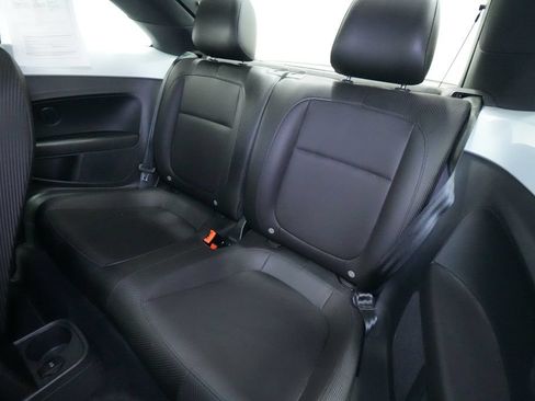 Used 2018 Volkswagen Beetle 2.0T SE FWD image 17