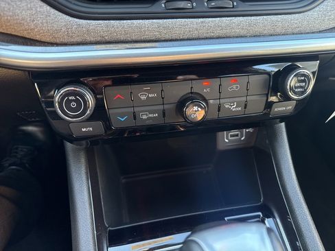 Certified 2025 Jeep Compass Latitude image 22