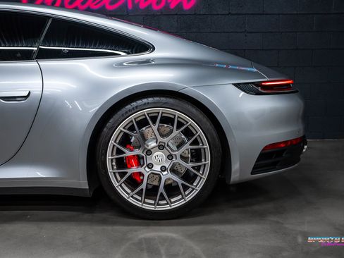 Used 2020 Porsche 911 Carrera 4S w/ Premium Package AWD/4WD image 29
