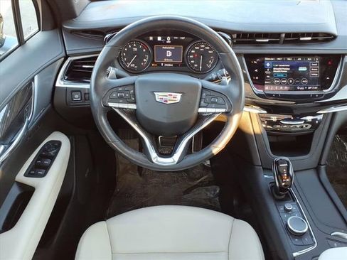 Used 2023 Cadillac XT6 Sport w/ Technology Package image 17